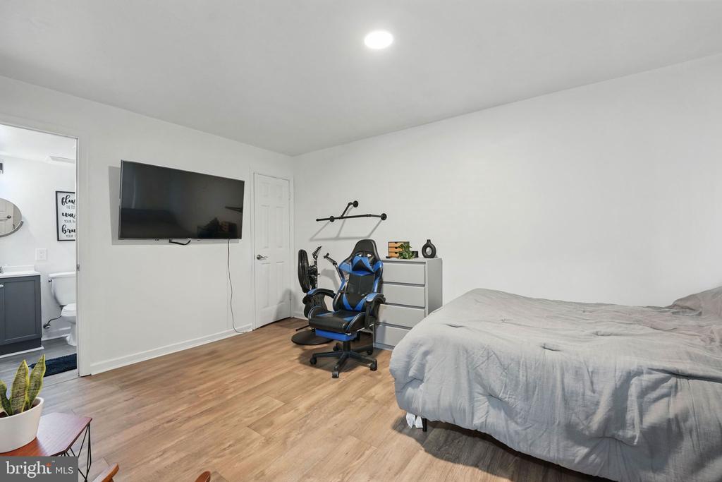 2925 WYTHE COURT