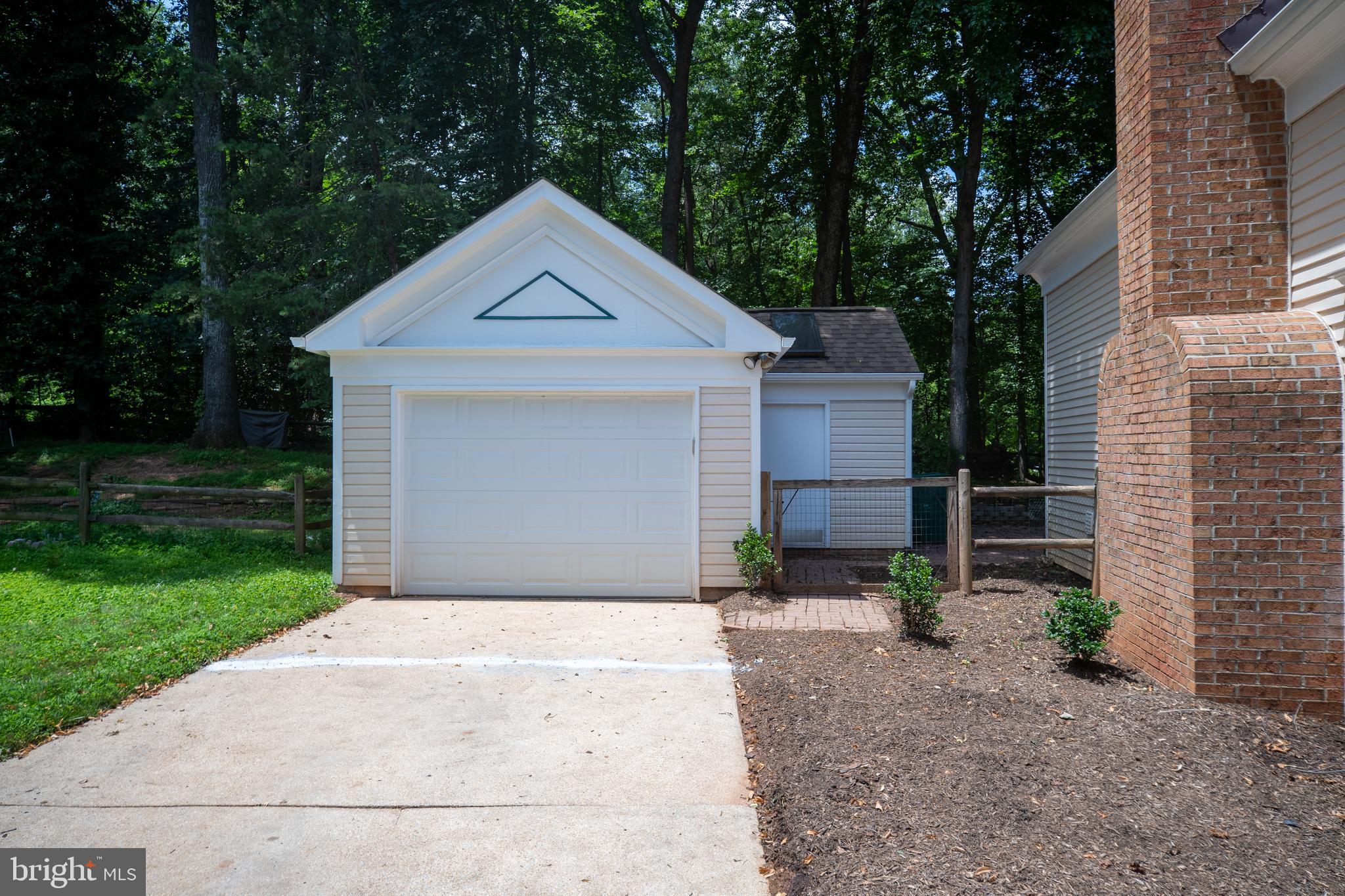 15091 HOLLEYSIDE DRIVE