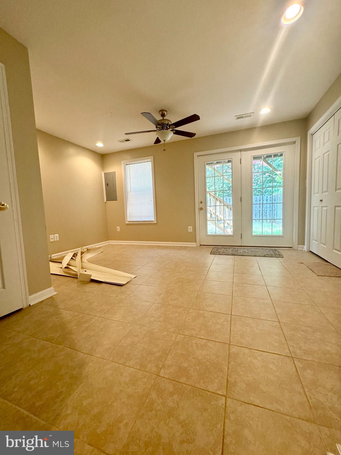 3909 SAINT MICHAELS SQUARE