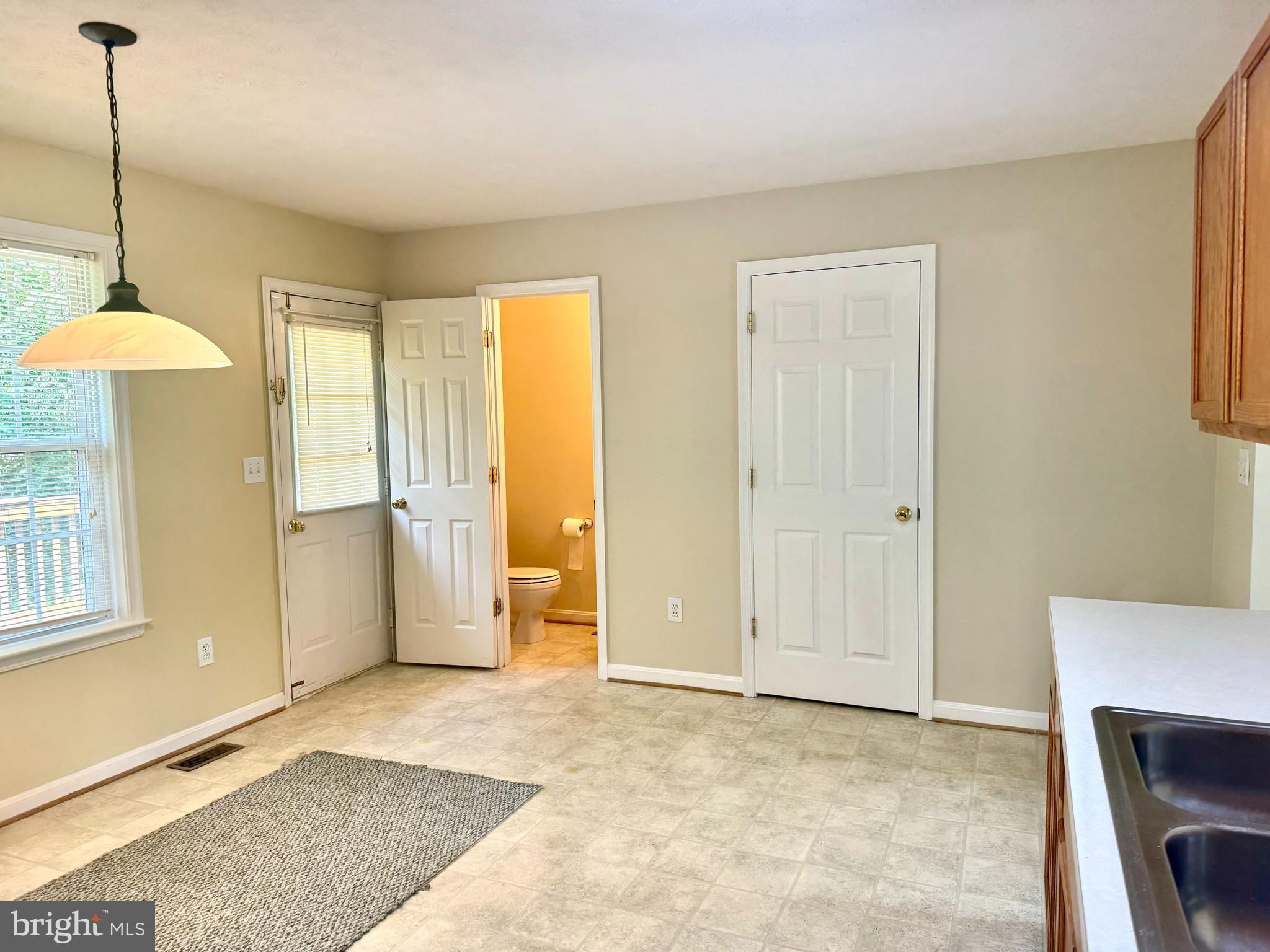 3909 SAINT MICHAELS SQUARE