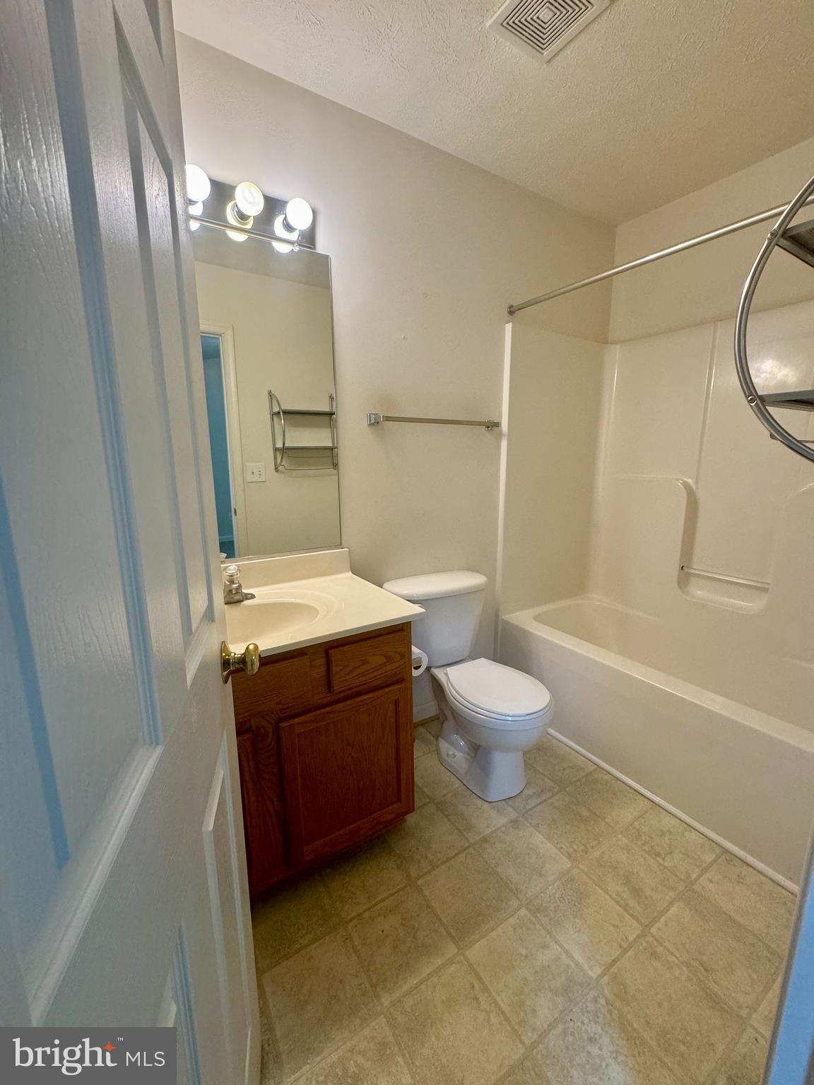 3909 SAINT MICHAELS SQUARE