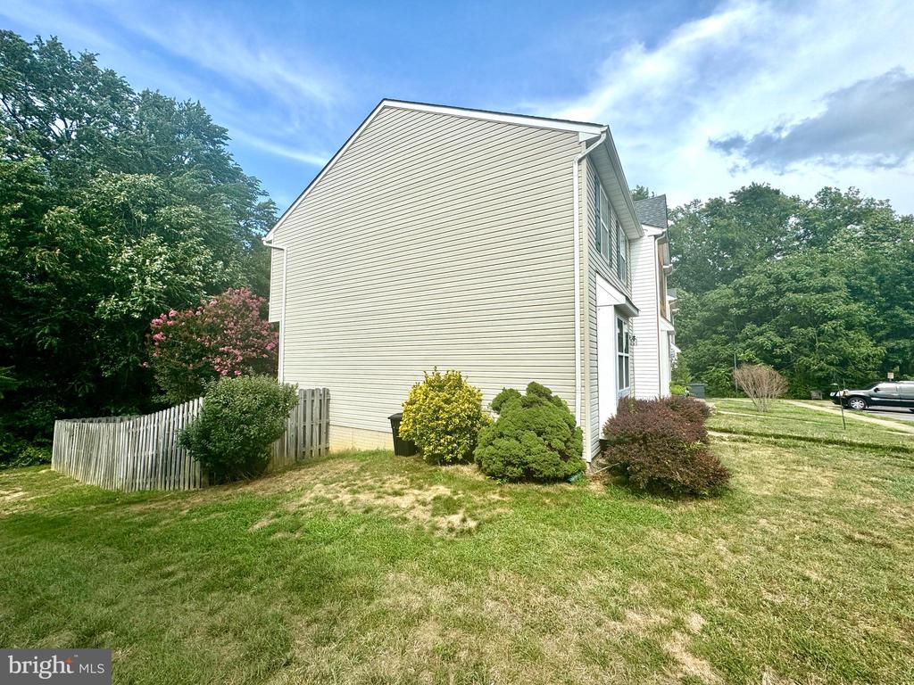 3909 SAINT MICHAELS SQUARE