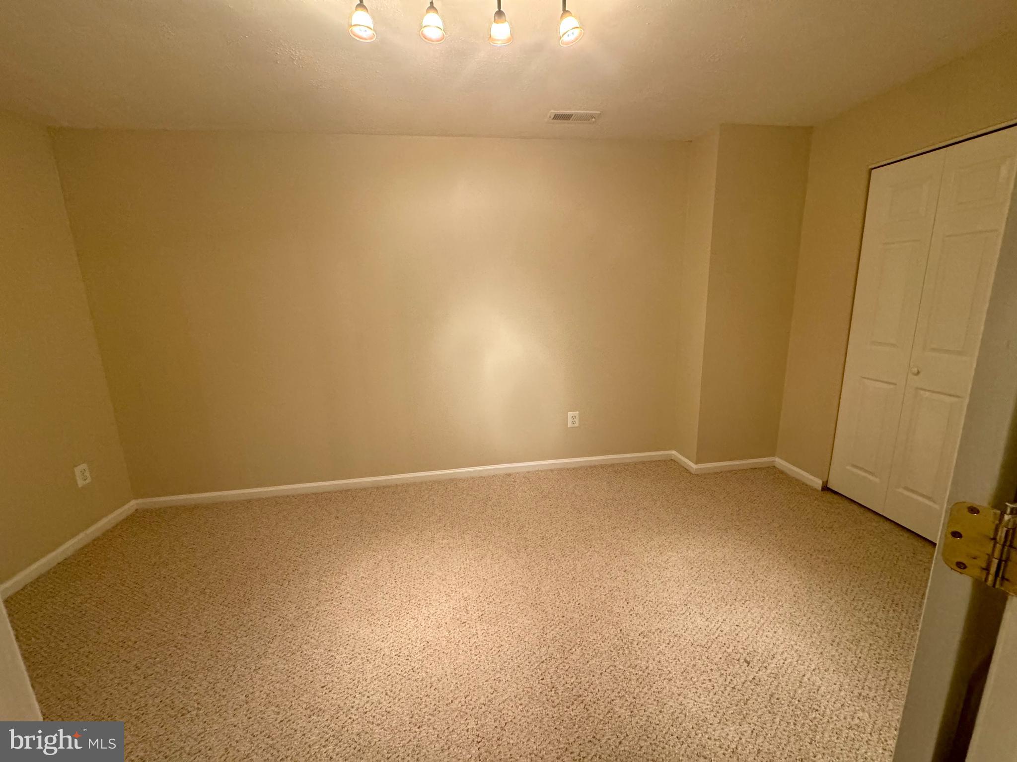 3909 SAINT MICHAELS SQUARE