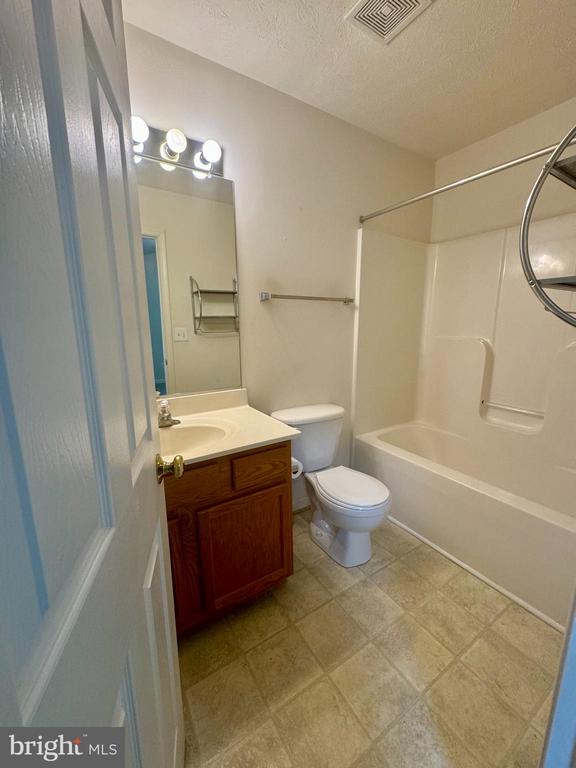 3909 SAINT MICHAELS SQUARE