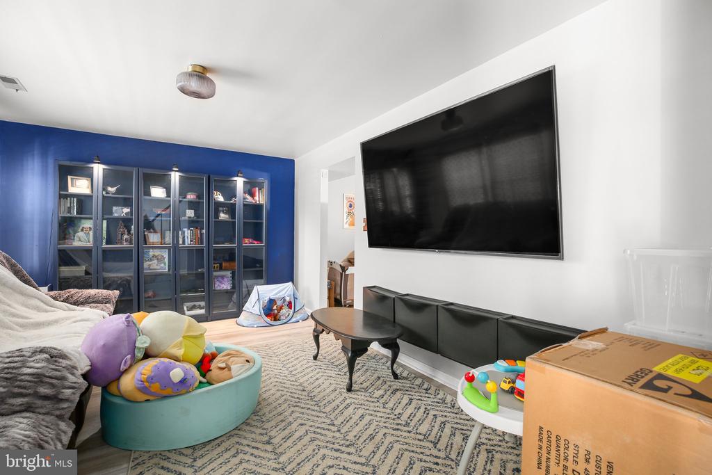 6009 COLLIER DRIVE