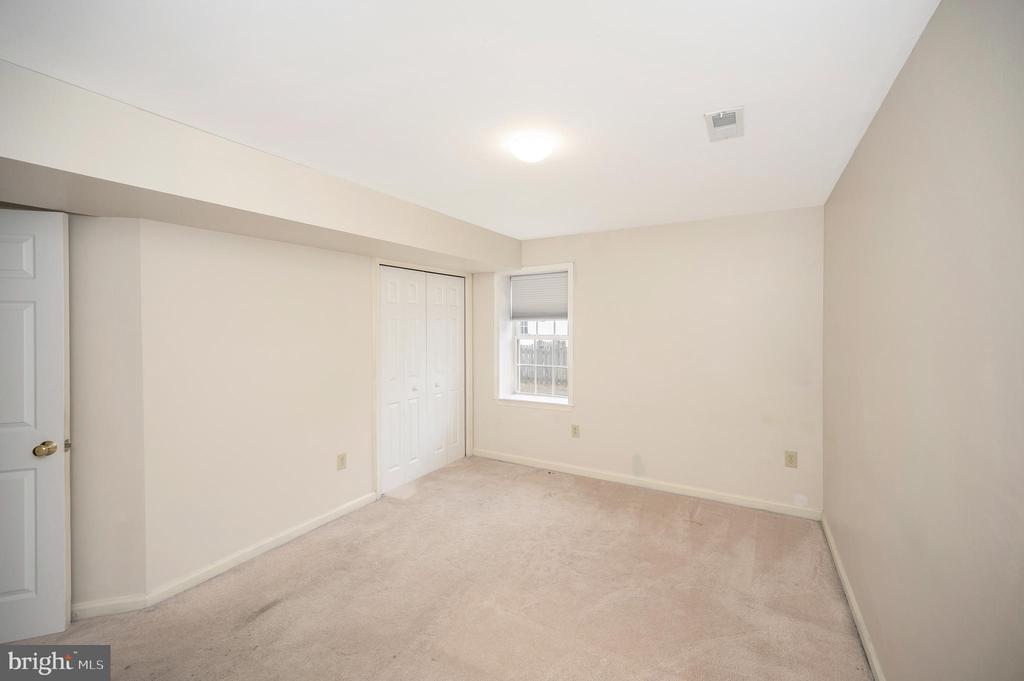 9807 MINUTEMAN COURT