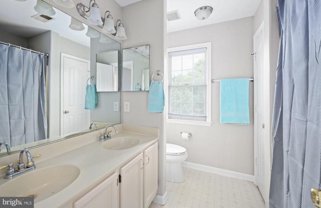 13507 FOX CHASE LANE