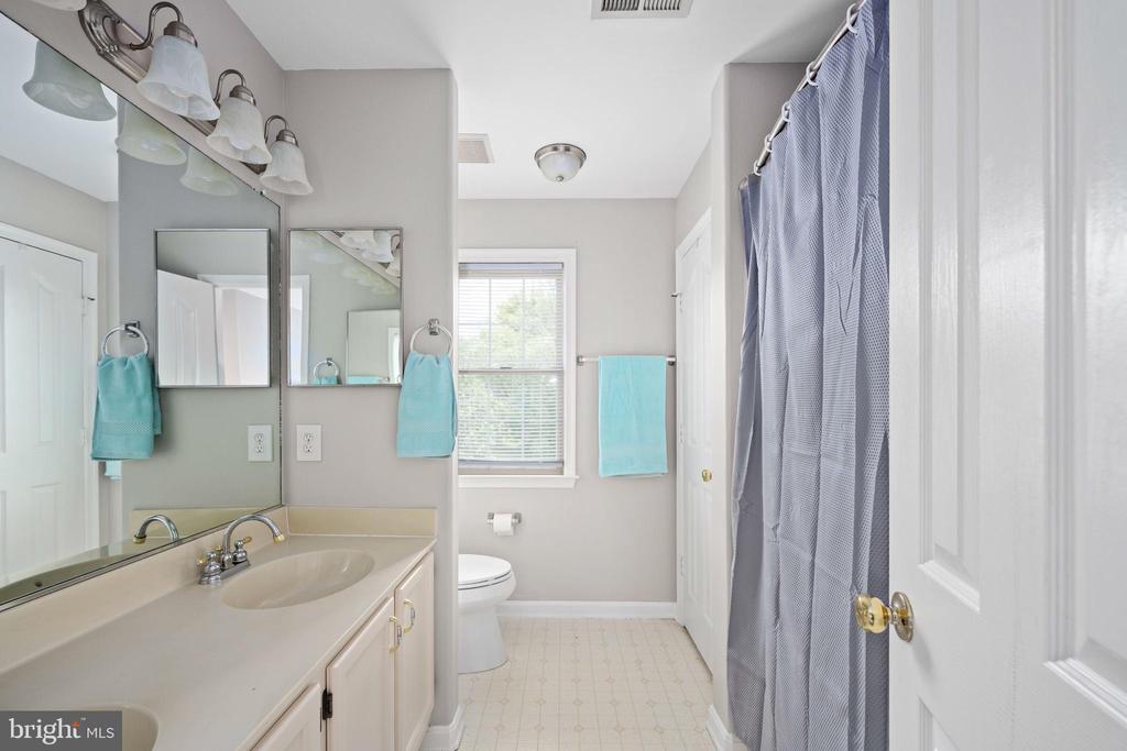 13507 FOX CHASE LANE