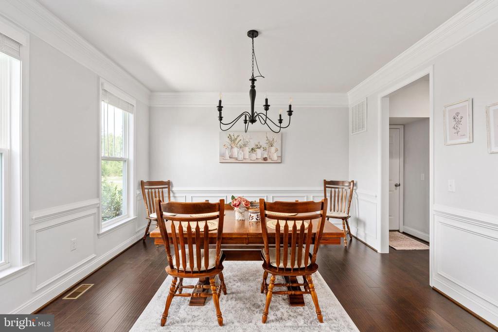 4909 DORCHESTER COURT