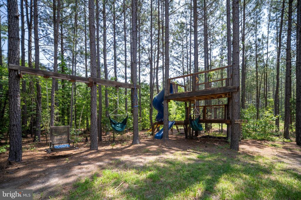 4909 DORCHESTER COURT