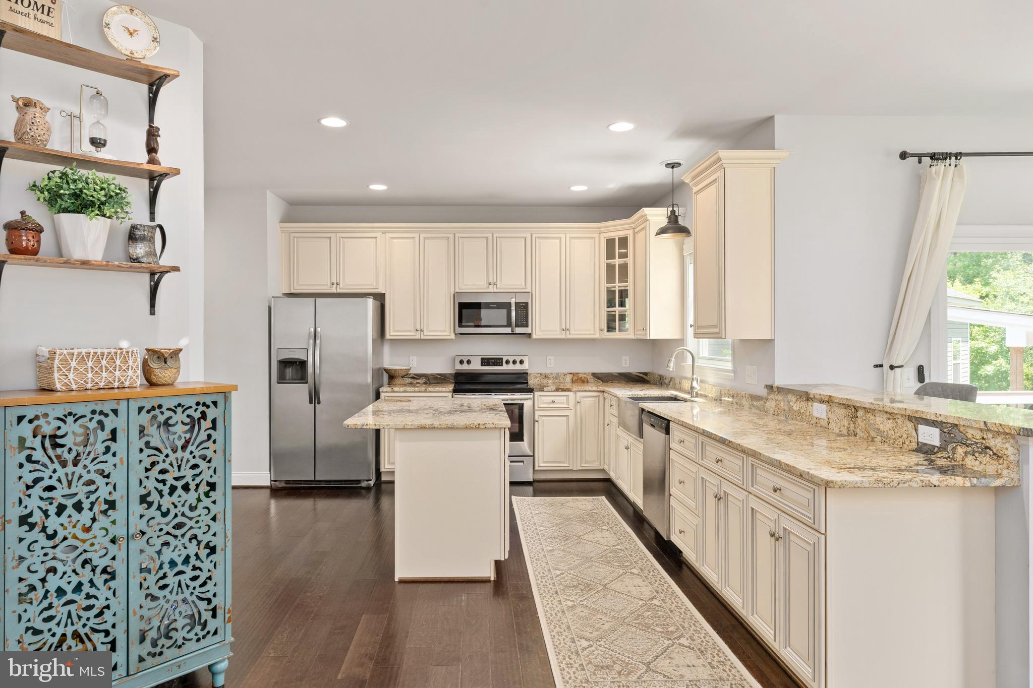 4909 DORCHESTER COURT