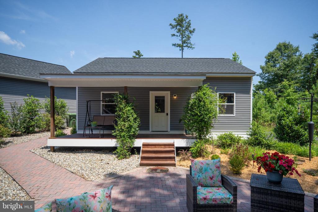 4909 DORCHESTER COURT
