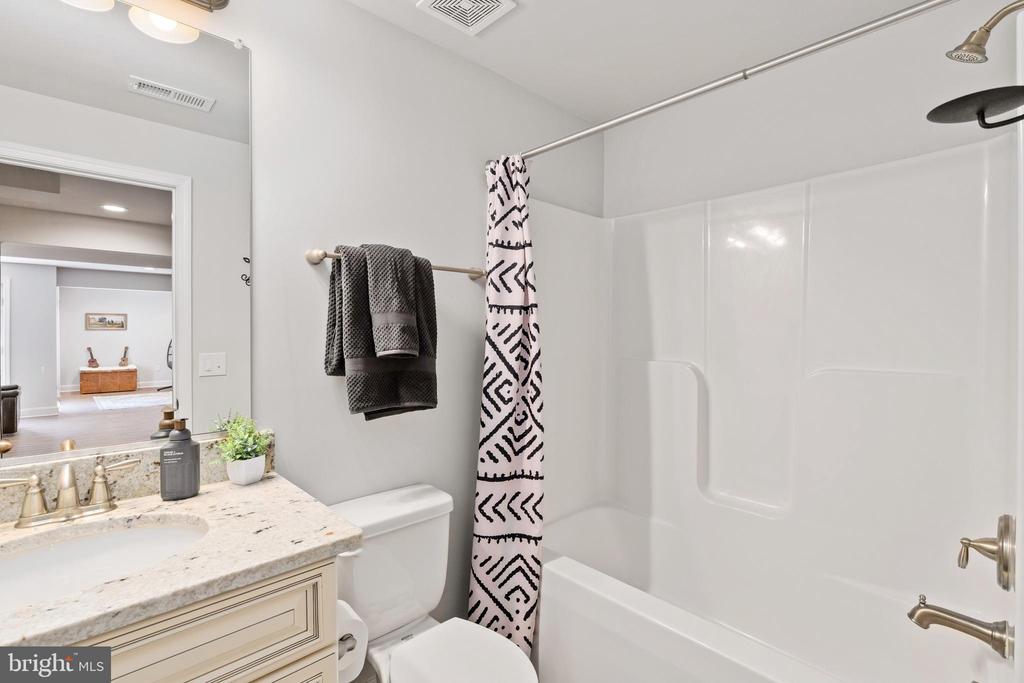 4909 DORCHESTER COURT