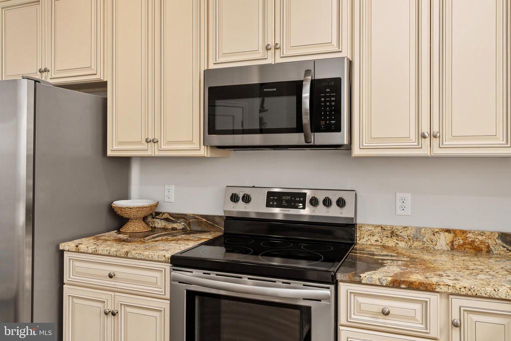 4909 DORCHESTER COURT