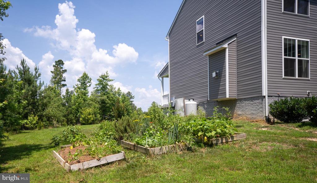 4909 DORCHESTER COURT