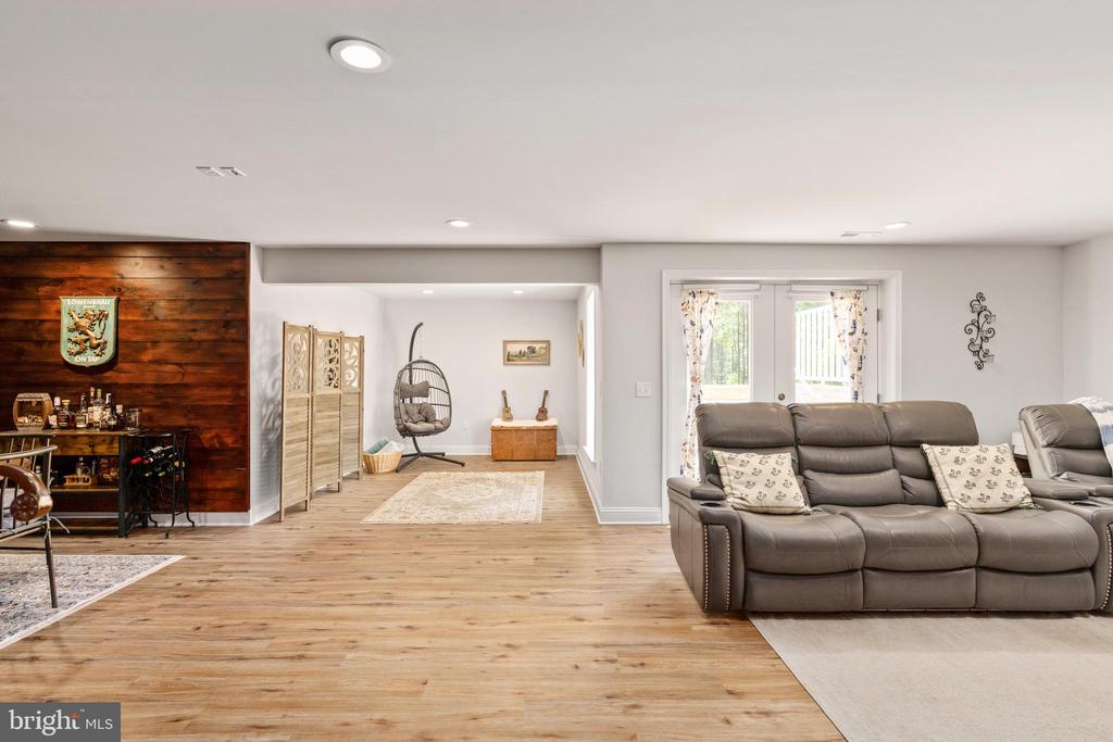 4909 DORCHESTER COURT