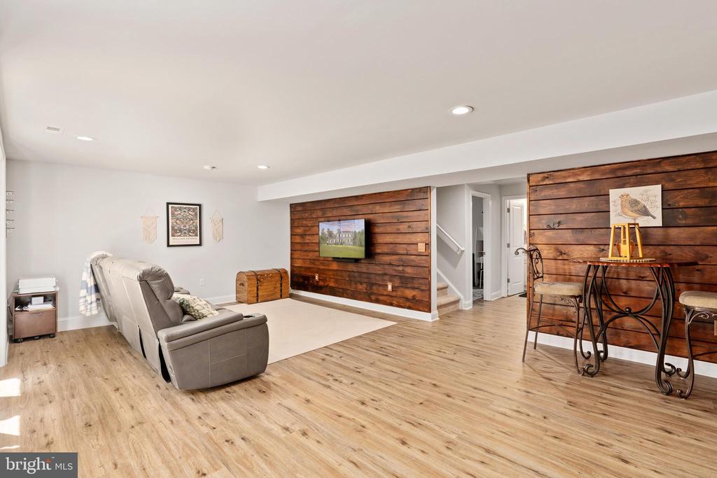 4909 DORCHESTER COURT