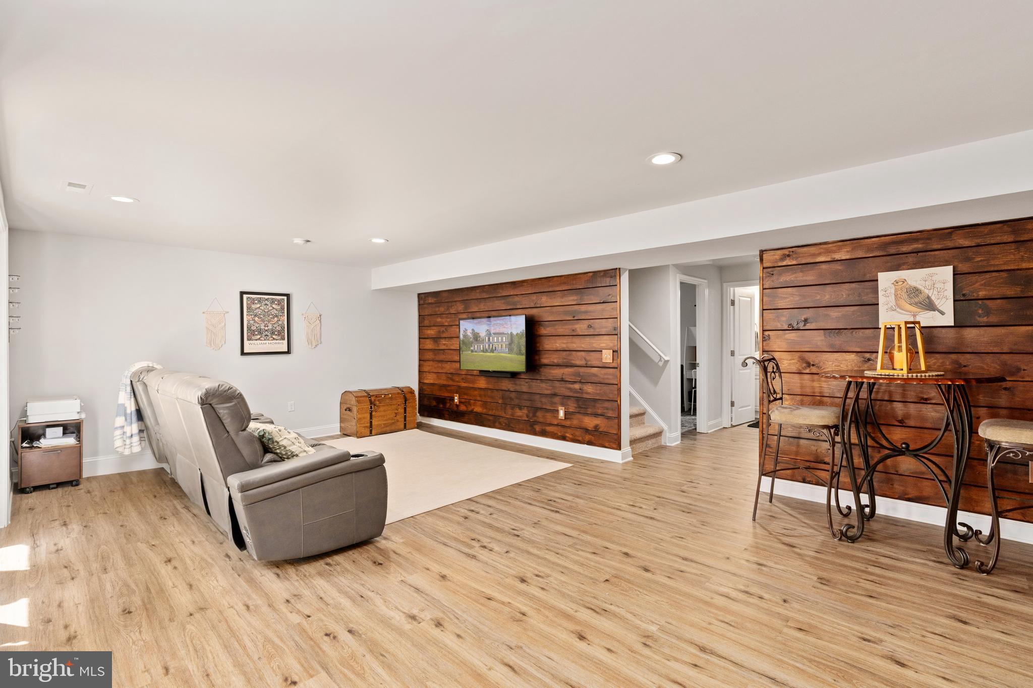 4909 DORCHESTER COURT