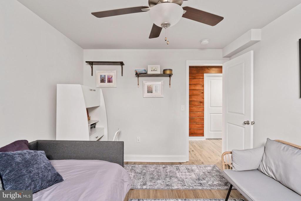 4909 DORCHESTER COURT