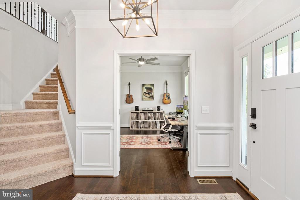4909 DORCHESTER COURT