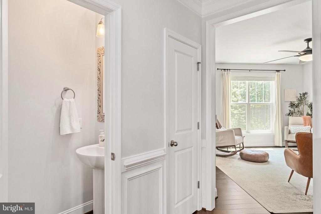 4909 DORCHESTER COURT