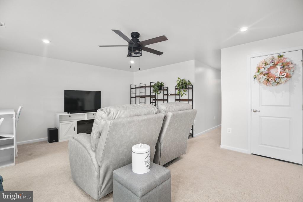 8410 DEVRIES LANE
