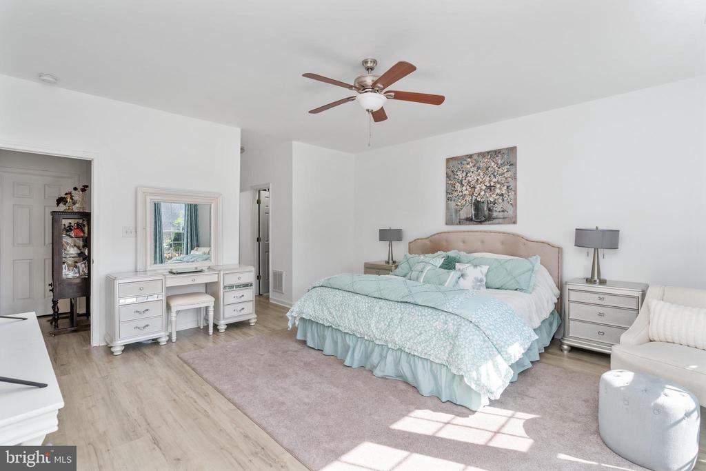 11211 SILVERSMITH LANE