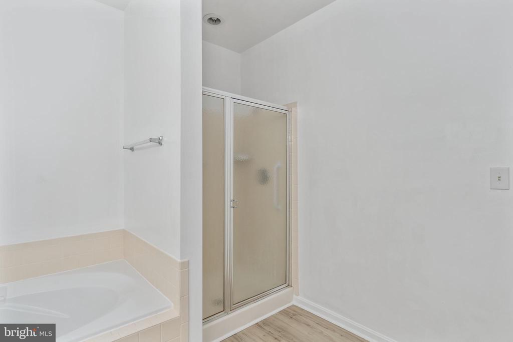 11211 SILVERSMITH LANE