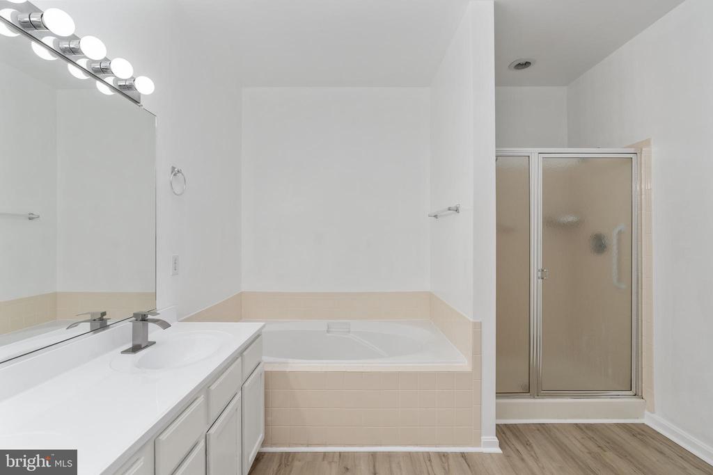 11211 SILVERSMITH LANE