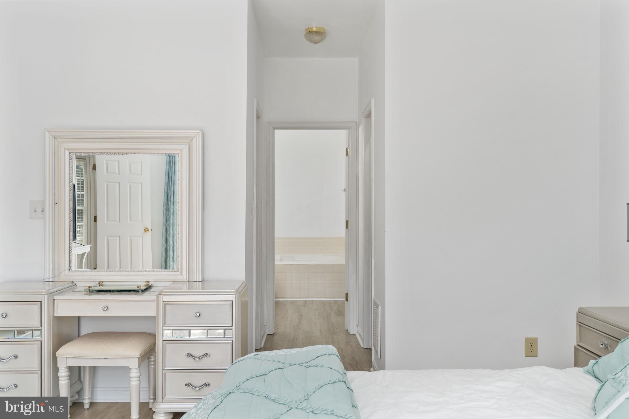 11211 SILVERSMITH LANE