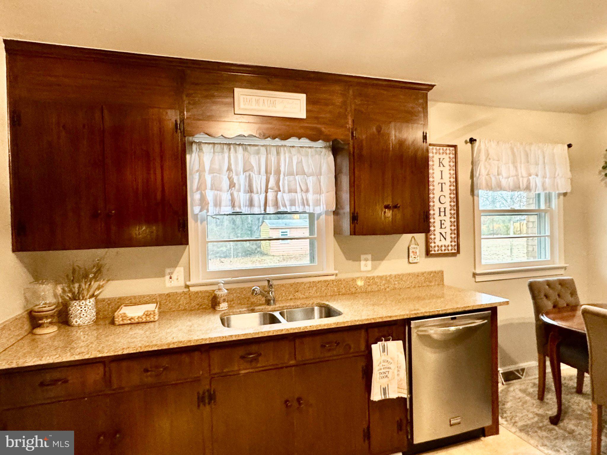 10801 ROLLINGWOOD DRIVE N