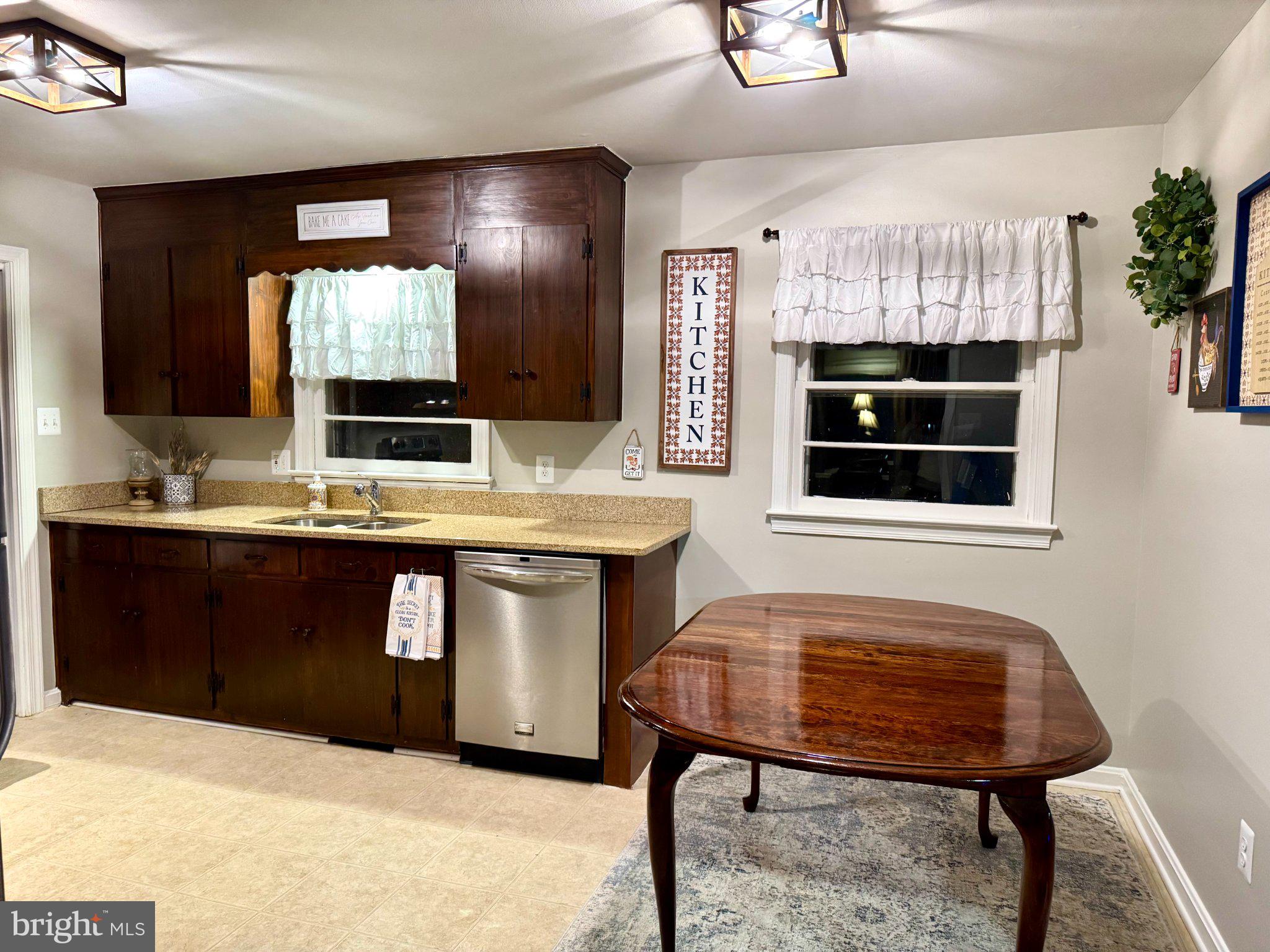 10801 ROLLINGWOOD DRIVE N