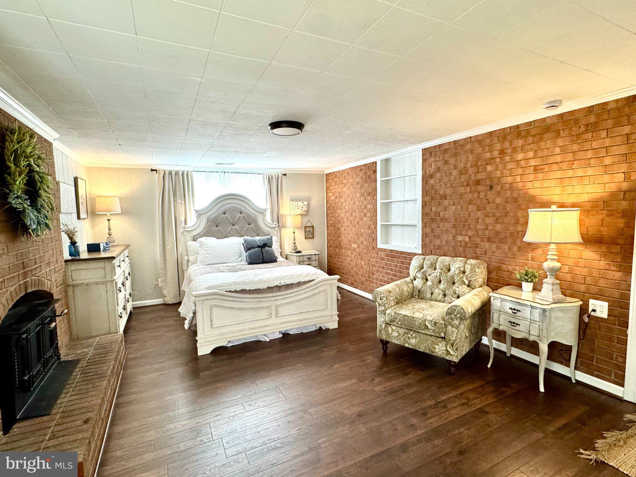 10801 ROLLINGWOOD DRIVE N