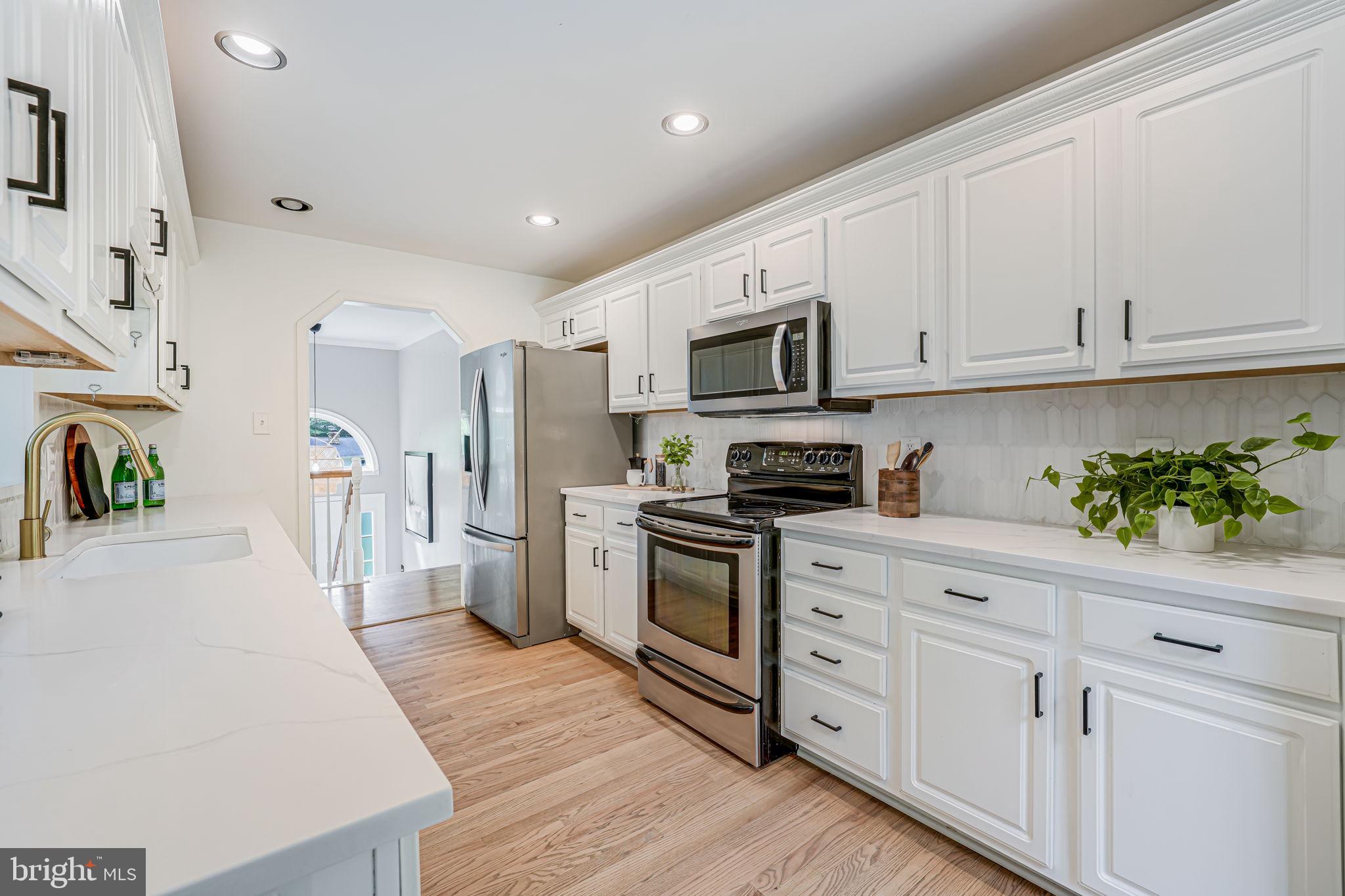 20 BREEZY HILL DRIVE