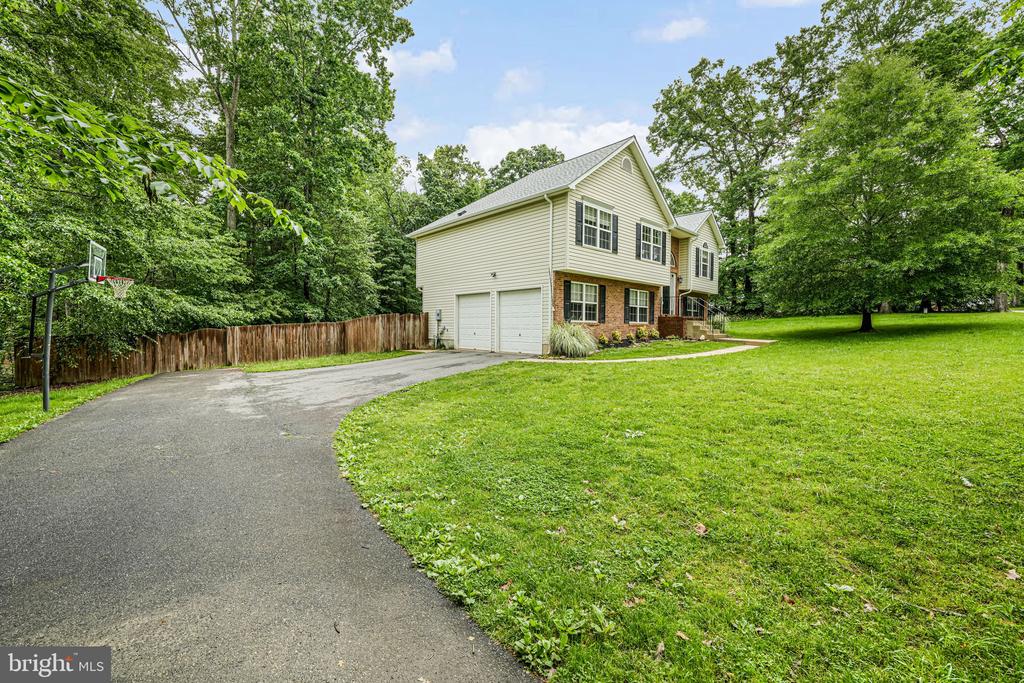 20 BREEZY HILL DRIVE