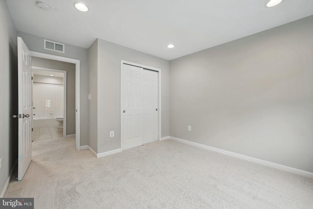11 WORSHAM LANE