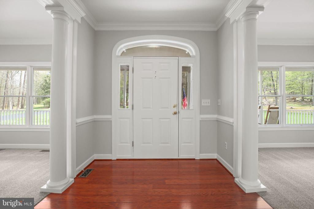 839 QUEEN ANNE DRIVE