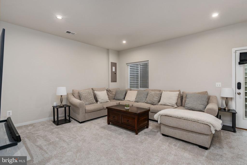 112 LENTZ LANE