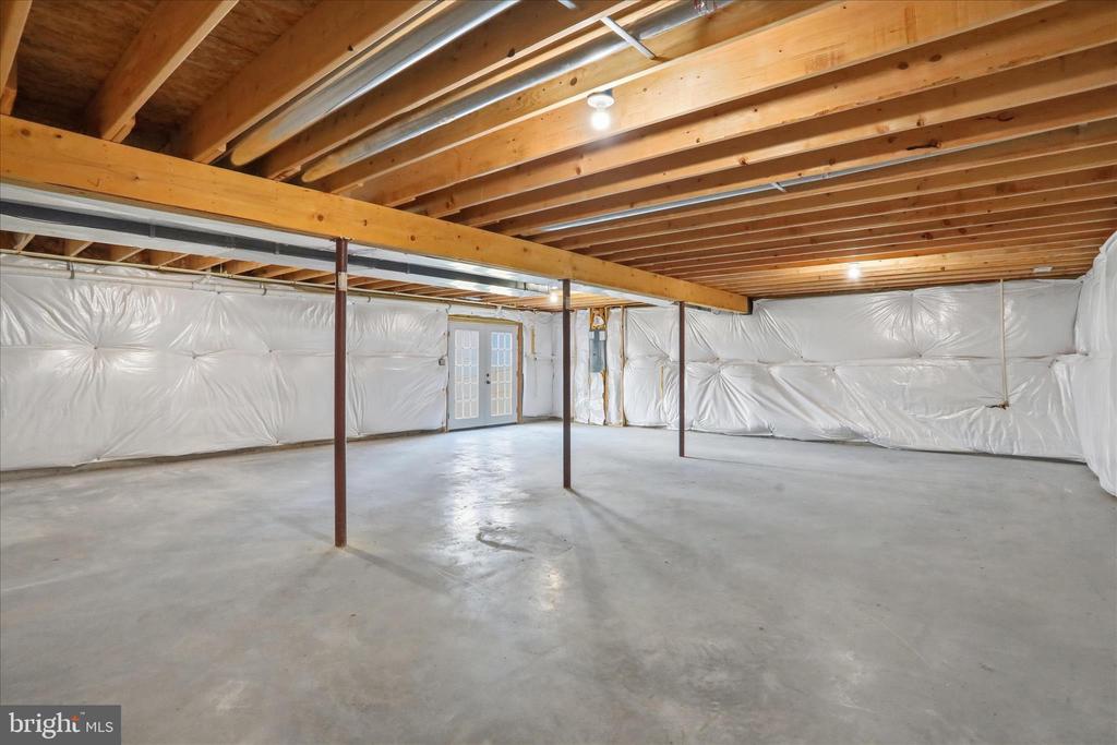 605 WESTERN LANE