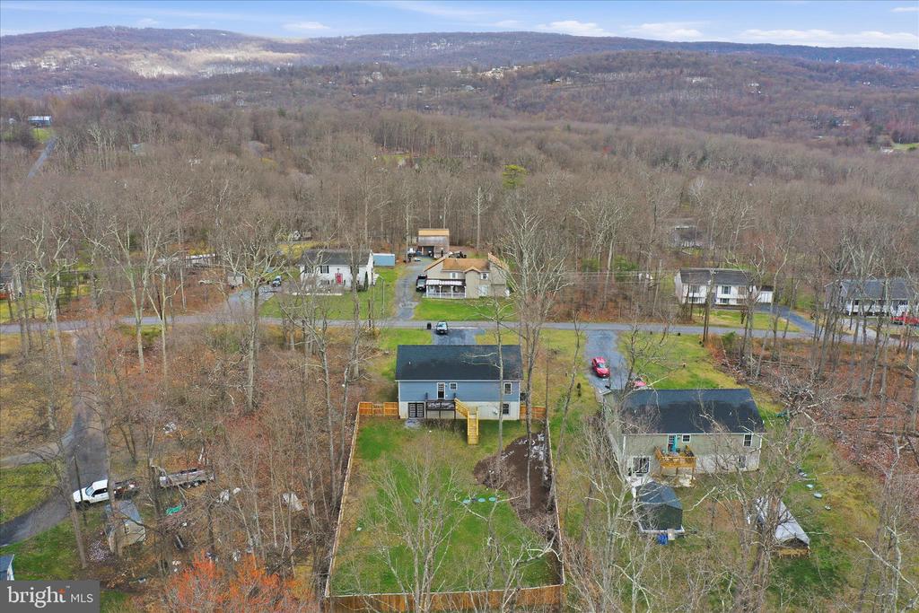 605 WESTERN LANE