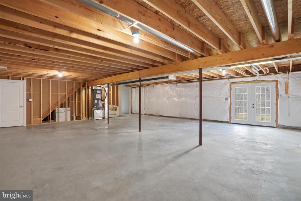 605 WESTERN LANE