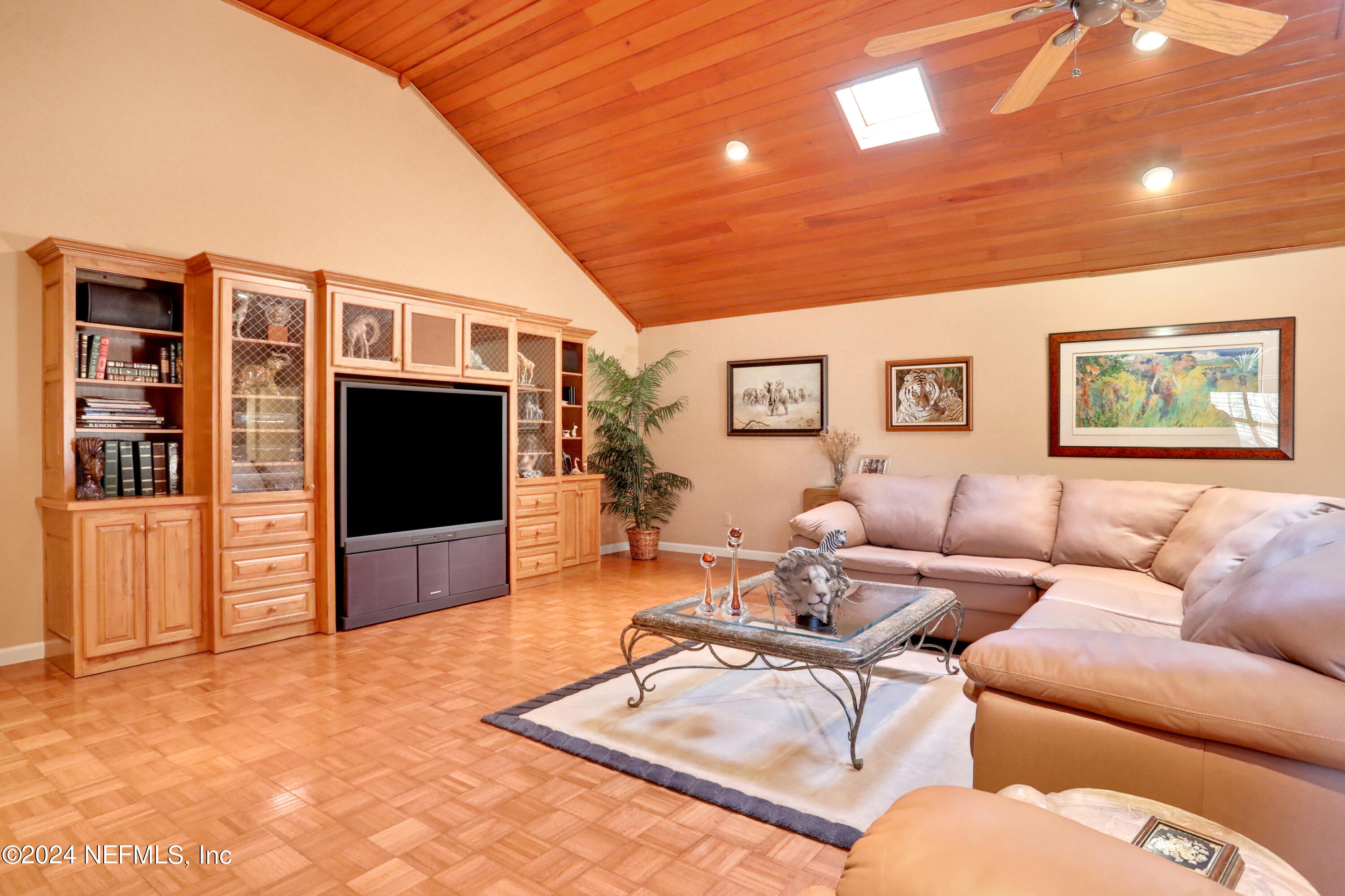 368 S NINE Drive
