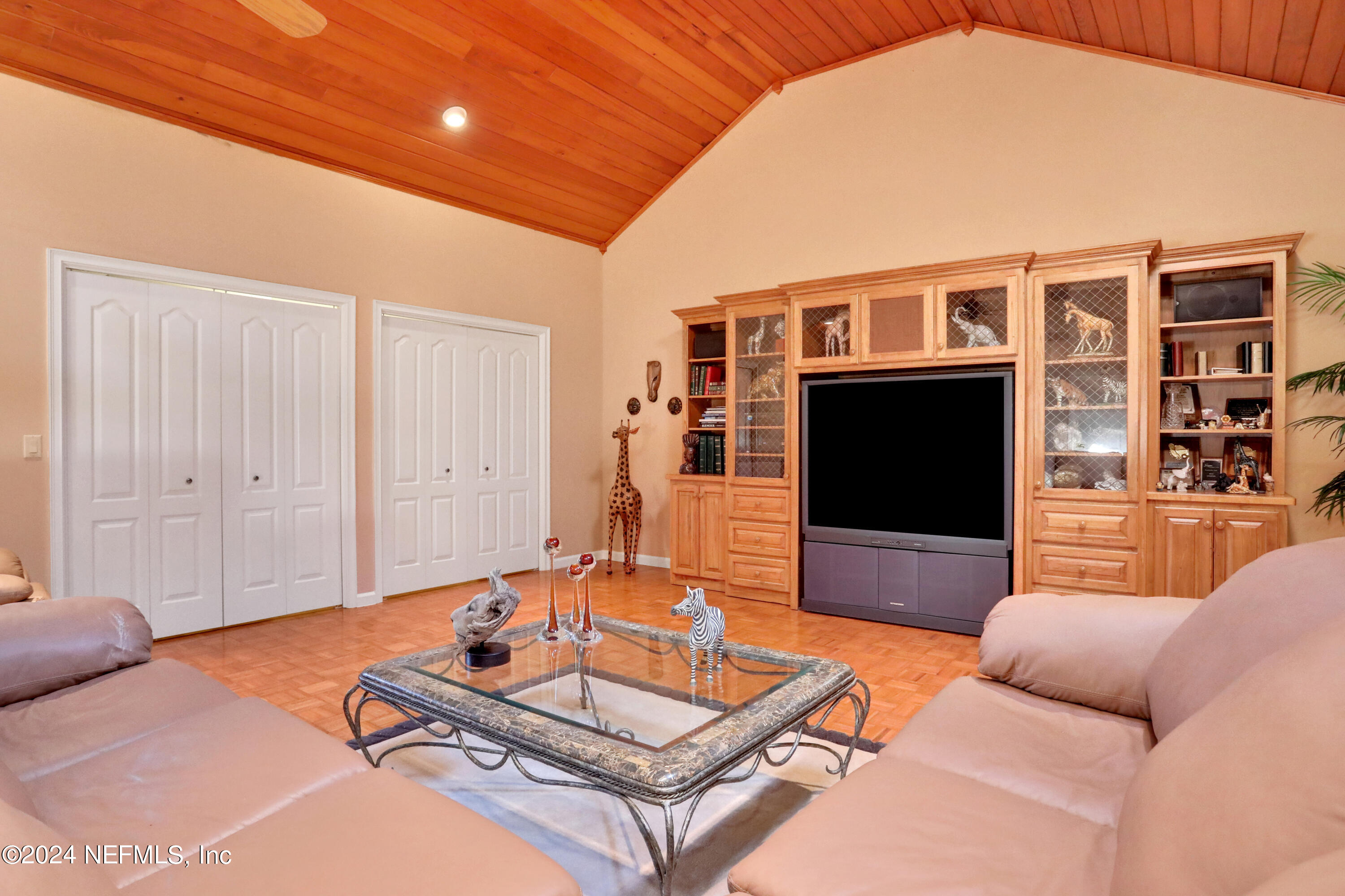 368 S NINE Drive
