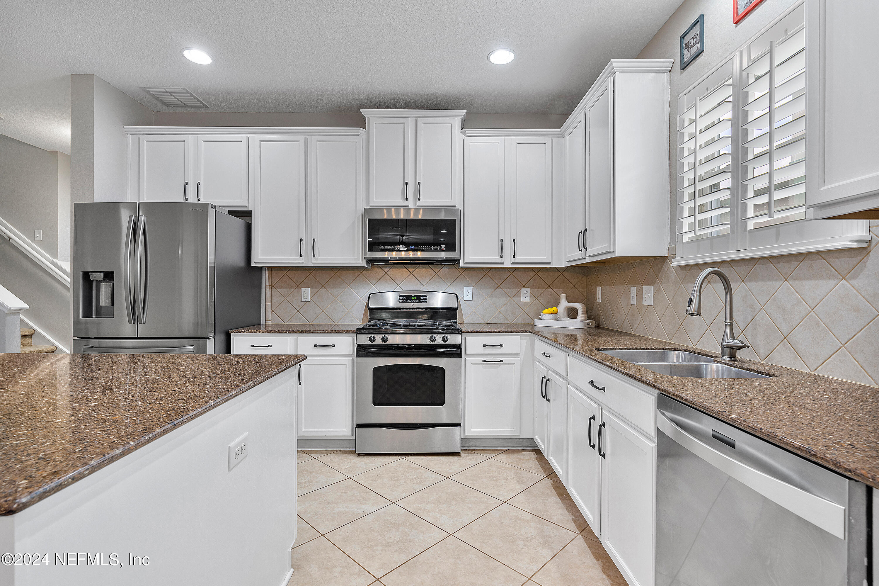 23 WINDSTONE Lane