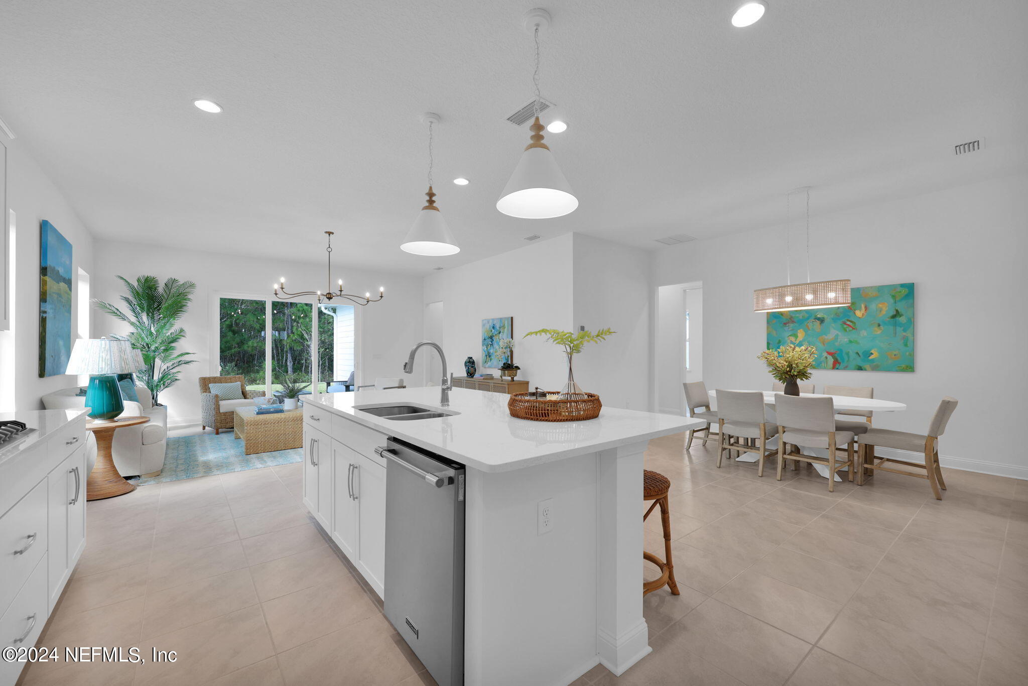 635 OAKLAWN Court