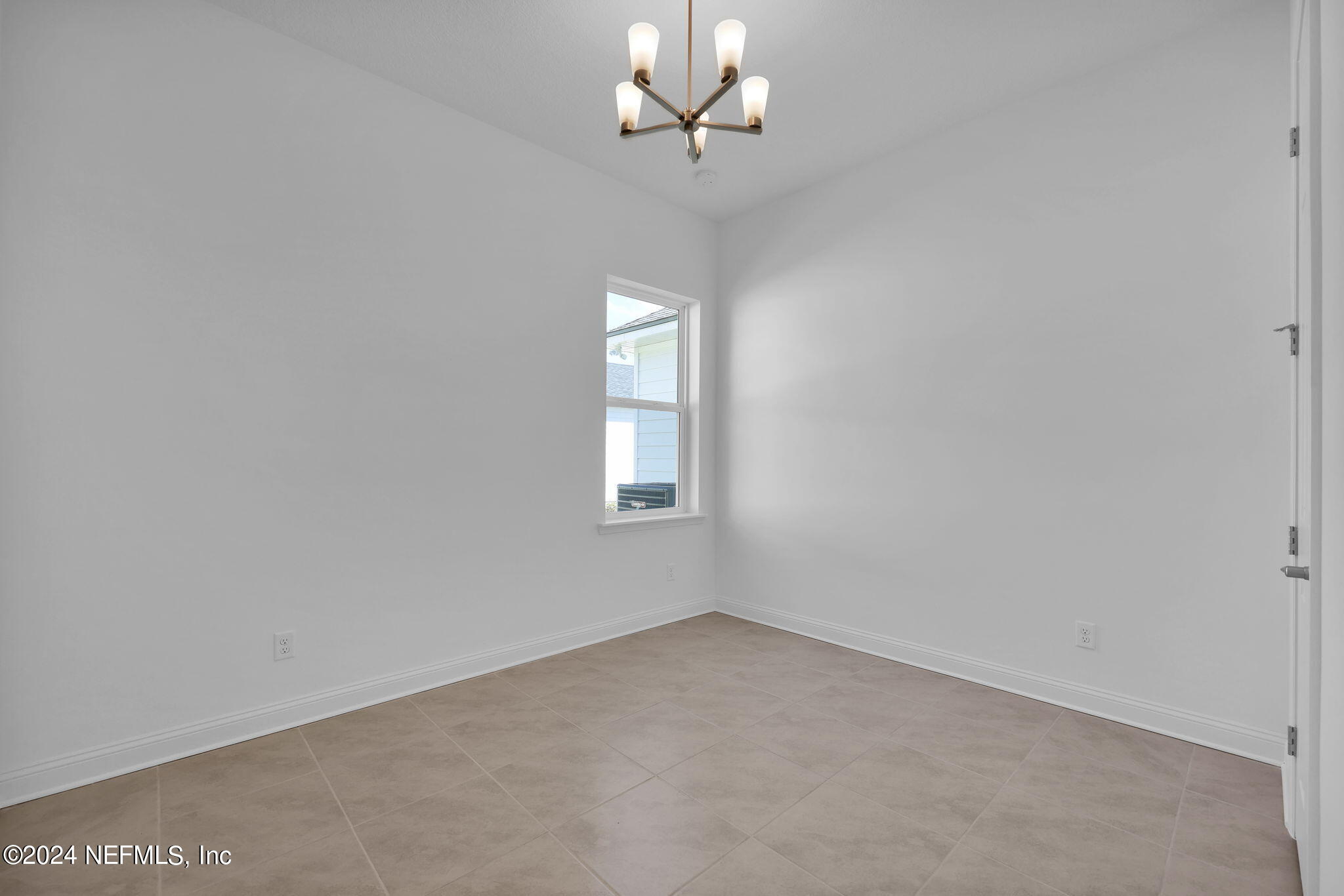 635 OAKLAWN Court
