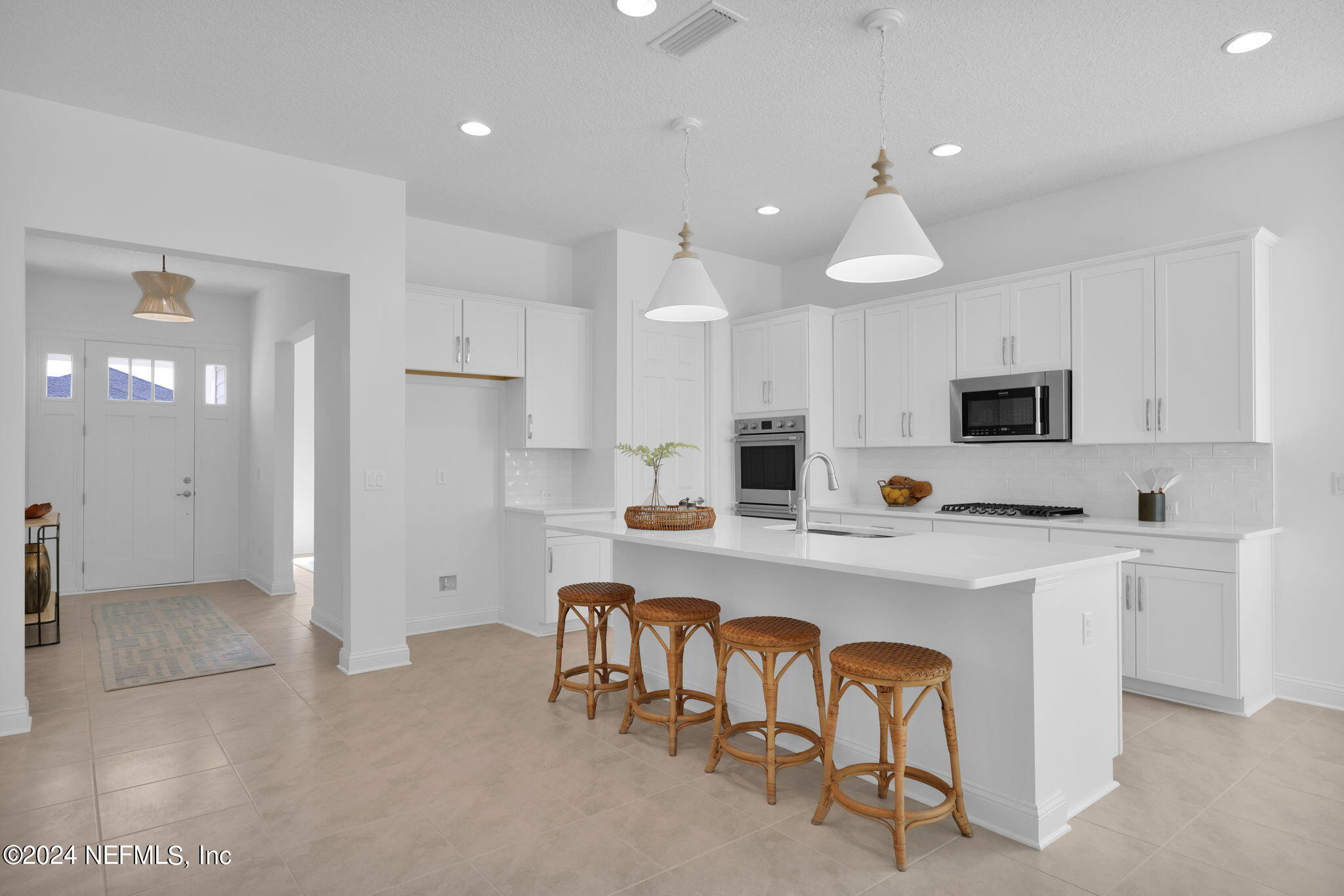 635 OAKLAWN Court