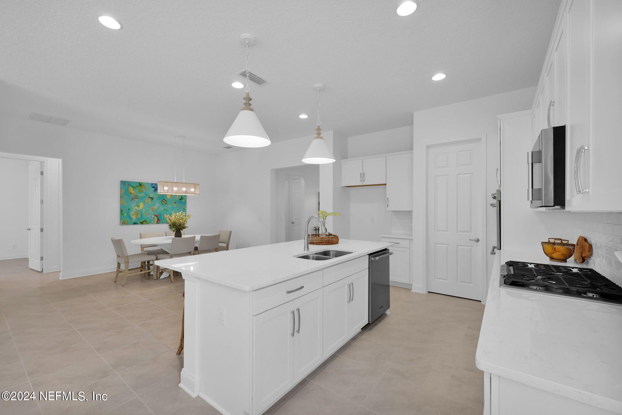 635 OAKLAWN Court