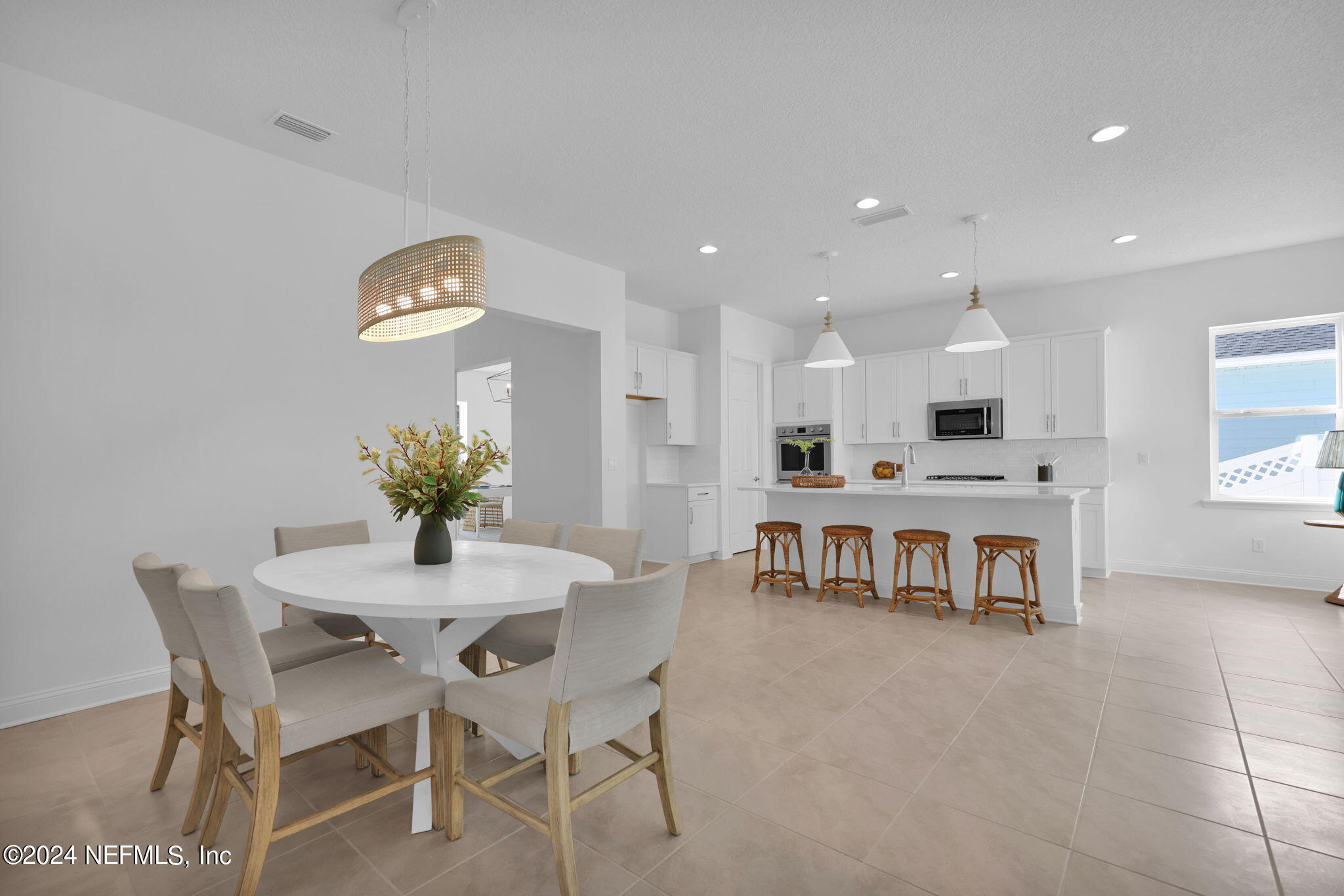 635 OAKLAWN Court
