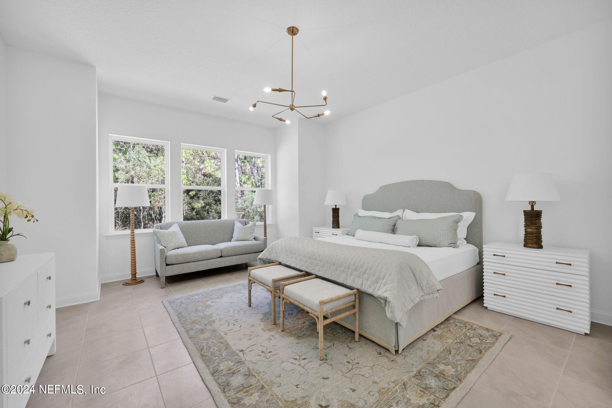 635 OAKLAWN Court